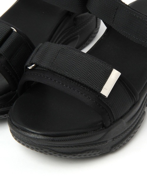 GLOBAL WORK（グローバルワーク）の「モテシャレ厚底サンダル/AND YUA ANY/181941（サンダル・キッズ・オフホワイト/ブラック・MEDIUM/SMALL）」の18枚目の写真