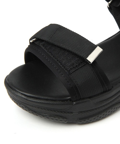 GLOBAL WORK（グローバルワーク）の「モテシャレ厚底サンダル/AND YUA ANY/181941（サンダル・キッズ・オフホワイト/ブラック・MEDIUM/SMALL）」の16枚目の写真