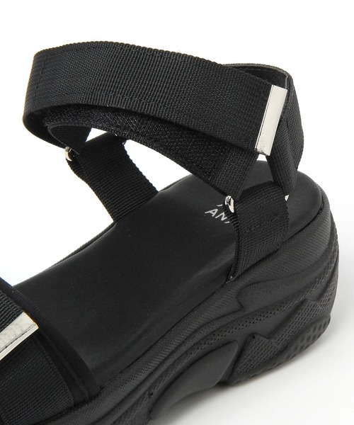 GLOBAL WORK（グローバルワーク）の「モテシャレ厚底サンダル/AND YUA ANY/181941（サンダル・キッズ・オフホワイト/ブラック・MEDIUM/SMALL）」の14枚目の写真