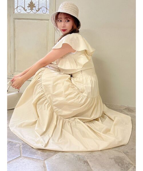 新品未使用タグ付き 鈴木愛理さん着用 ダズリン ナナイロフリルスカート ホワイト キレイだけど、可愛さもある大人の女性になれる。」をテーマに掲げる