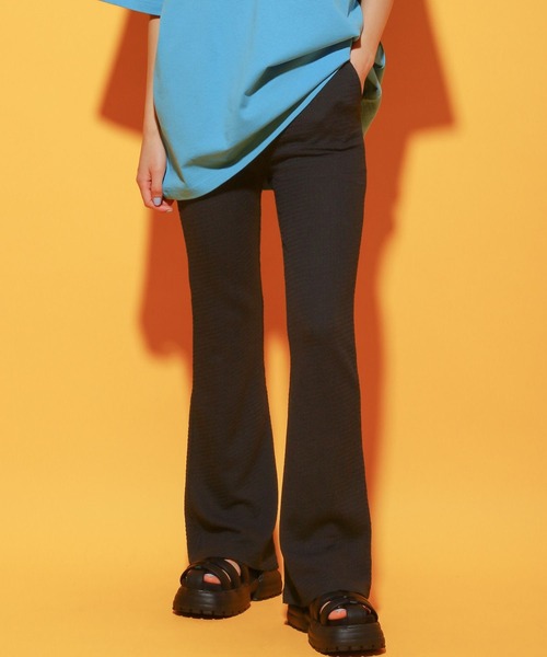 PBLIM(ページボーイリム)の「PAGEBOYLIM/フクレジャガードフレアパンツ(その他パンツ・レディース・ブラック/オフホワイト/グリーン・FREE)」の2枚目の写真