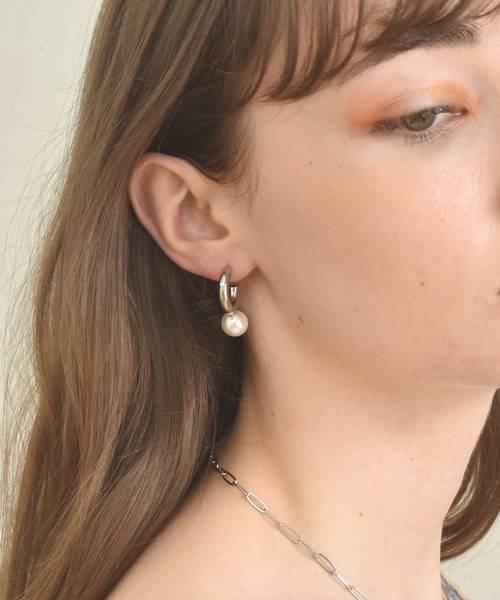 LHME（エルエイチエムイー）の「LHME チャンキーパールフープピアス/サージカルステンレス316L（金属アレルギー対応）（ピアス（両耳用）・レディース・シルバー/ゴールド・ONE SIZE）」の13枚目の写真