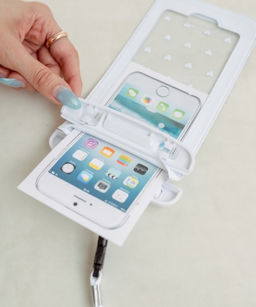 OLIVE des OLIVE（オリーブデオリーブ）の「防水スマホケース　1031200050（スマホケース/カバー・レディース・ブラック/ホワイト・FREE）」の4枚目の写真