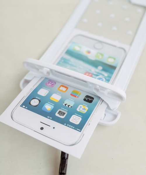 OLIVE des OLIVE（オリーブデオリーブ）の「防水スマホケース　1031200050（スマホケース/カバー・レディース・ブラック/ホワイト・FREE）」の11枚目の写真