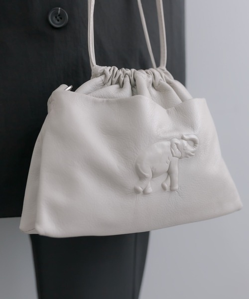 ear PAPILLONNER（イアパピヨネ）の「《牛革》型押し