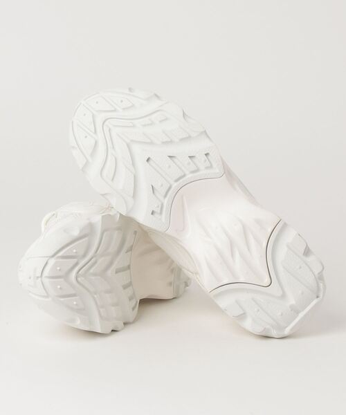 NIKE(ナイキ)の「NIKE/ナイキ ウィメンズ TC7900(スニーカー・レディース・ホワイト・23.5cm/25cm/24.5cm/23cm/24cm/22.5cm/25.5cm/26cm/26.5cm/27cm/27.5cm/28cm)」の3枚目の写真