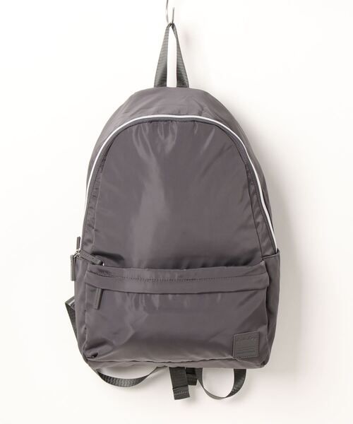and it_（アンドイット）の「Legato Largo シルキー撥水 リュック（バックパック/リュック・レディース・ブラック/ベージュ/グレー/グリーン・FREE）」の3枚目の写真