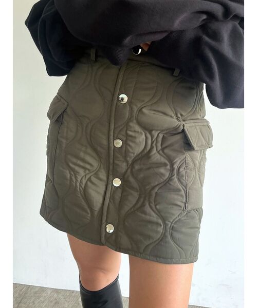 EMODA（エモダ）の「キルティングミニスカート（スカート・レディース・ブラック/ベージュ/カーキ・SMALL/MEDIUM）」の15枚目の写真