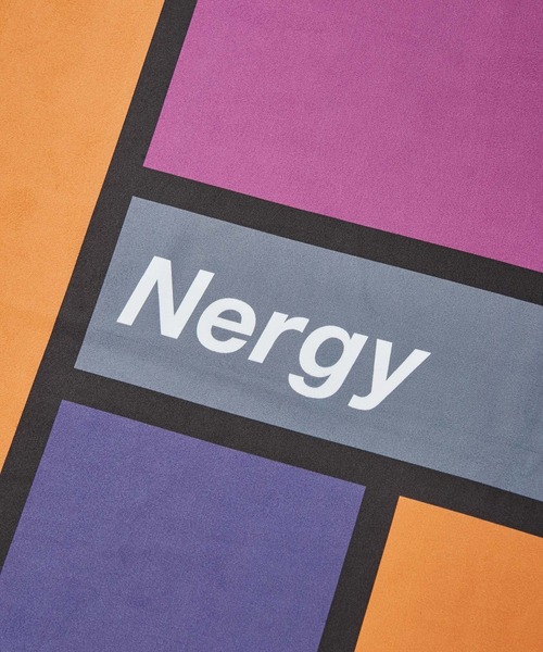 NERGY（ナージー）の「MONDRIAN マイクロファイバータオル 79×123（スポーツグッズ・レディース・ブラック/ネイビー/オレンジ・FREE）」の8枚目の写真