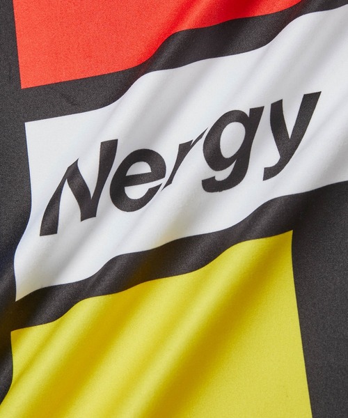 NERGY（ナージー）の「MONDRIAN マイクロファイバータオル 79×123（スポーツグッズ・レディース・ブラック/ネイビー/オレンジ・FREE）」の5枚目の写真