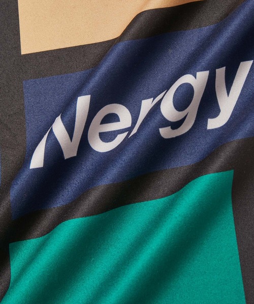 NERGY（ナージー）の「MONDRIAN マイクロファイバータオル 79×123（スポーツグッズ・レディース・ブラック/ネイビー/オレンジ・FREE）」の4枚目の写真