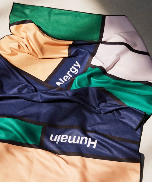 NERGY（ナージー）の「MONDRIAN マイクロファイバータオル 79×123（スポーツグッズ・レディース・ブラック/ネイビー/オレンジ・FREE）」の11枚目の写真