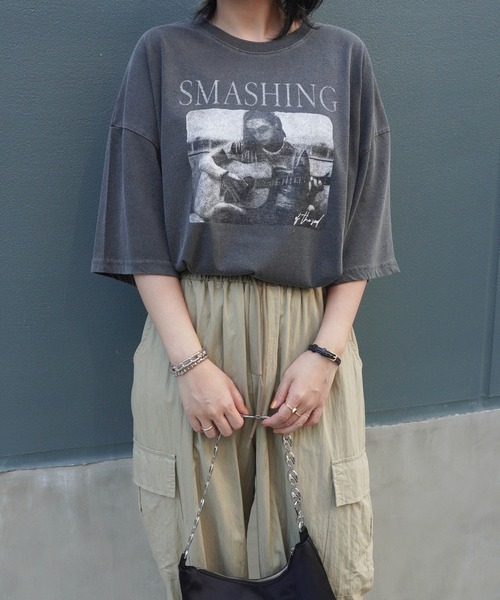 ARCHIVER（アーカイバ）の「【Bz】ギターフォトプリントユニセックスBIGTシャツ/プリントTシャツ(RZ)（Tシャツ/カットソー・メンズ・ブラック系その他/オフホワイト/ブラック・FREE）」の6枚目の写真