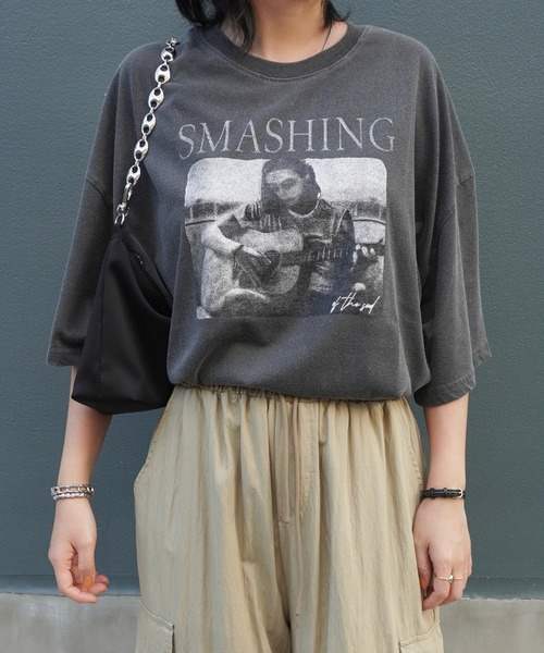 ARCHIVER（アーカイバ）の「【Bz】ギターフォトプリントユニセックスBIGTシャツ/プリントTシャツ(RZ)（Tシャツ/カットソー・メンズ・ブラック系その他/オフホワイト/ブラック・FREE）」の9枚目の写真