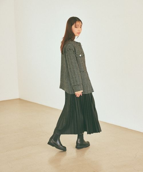 mysty woman（ミスティウーマン）の「フェイクレザープリーツスカート 977293（スカート・レディース・ブラック/ホワイト系その他・FREE）」の4枚目の写真