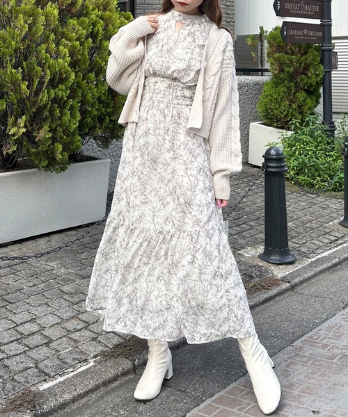 ワンピース デコルテカット 切替 花柄 ロング丈 清楚 INGNI（イング）の「デコルテカットアウト花柄フリルワンピース