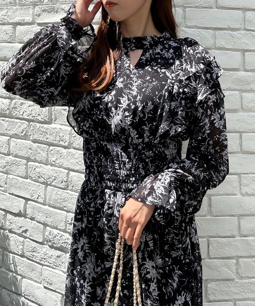 INGNI(イング)の「デコルテカットアウト花柄フリルワンピース(ワンピース・レディース・アイボリー/ピンク/ブラック・M)」の12枚目の写真