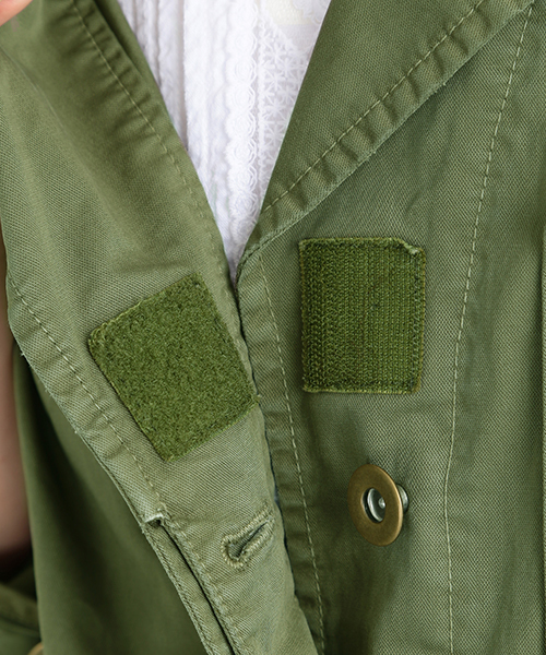 B:MING by BEAMS（ビーミングバイビームス）の「ビーミング by ビームス / ツイルショップコート（ミリタリージャケット・レディース・スミクロ/カーキ・MEDIUM/SMALL）」の5枚目の写真