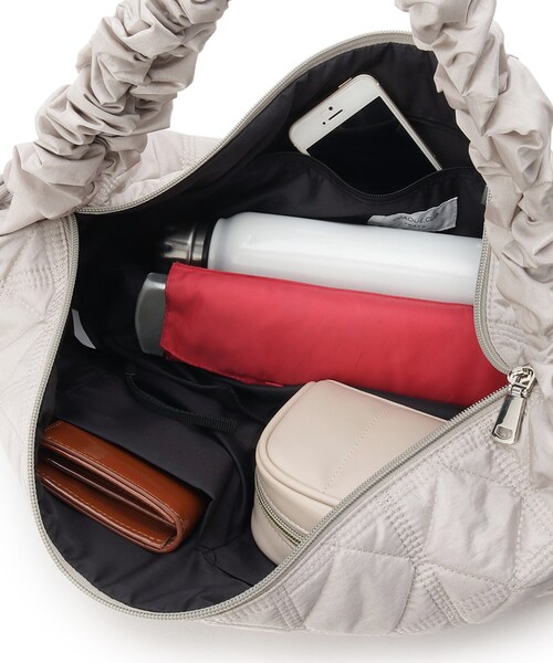 OPAQUE.CLIP（オペークドットクリップ）の「◆【軽量/長さ調整可能2WAY】フリルハンドルキルティングショルダーバッグ（ショルダーバッグ・レディース・ブラック/グリーン系/ライトグレー・00）」の12枚目の写真