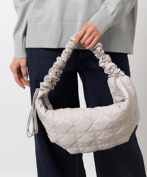 OPAQUE.CLIP（オペークドットクリップ）の「◆【軽量/長さ調整可能2WAY】フリルハンドルキルティングショルダーバッグ（ショルダーバッグ・レディース・ブラック/グリーン系/ライトグレー・00）」の14枚目の写真