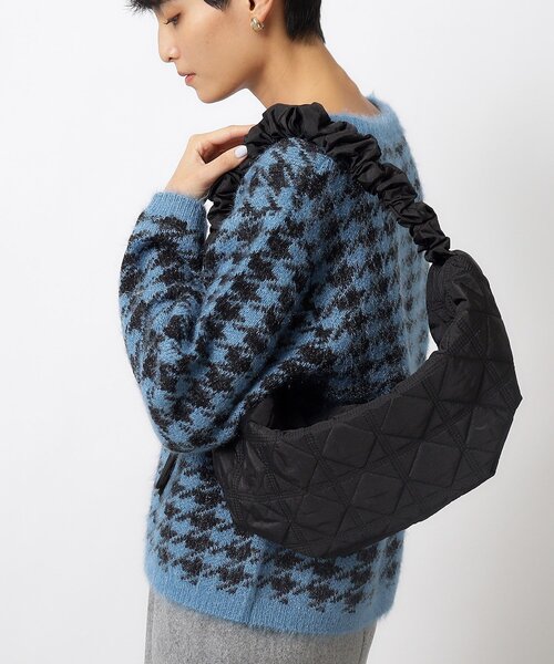 OPAQUE.CLIP（オペークドットクリップ）の「◆【軽量/長さ調整可能2WAY】フリルハンドルキルティングショルダーバッグ（ショルダーバッグ・レディース・ブラック/グリーン系/ライトグレー・00）」の16枚目の写真