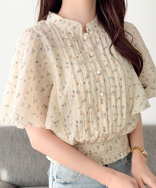 mily bilet（ミウィビレット）の「【mily bilet】花柄とシルエットで魅せる。着るだけで、大人かわいくなれる魔法。花柄ピンタックフレア袖ブラウス（シャツ/ブラウス・レディース・ブラック/アイボリー/ピンクベージュ/アイボリー系1・LARGE/MEDIUM/SMALL/X-LARGE）」の3枚目の写真