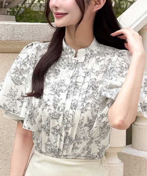 mily bilet（ミウィビレット）の「【mily bilet】花柄とシルエットで魅せる。着るだけで、大人かわいくなれる魔法。花柄ピンタックフレア袖ブラウス（シャツ/ブラウス・レディース・ブラック/アイボリー/ピンクベージュ/アイボリー系1・LARGE/MEDIUM/SMALL/X-LARGE）」の8枚目の写真