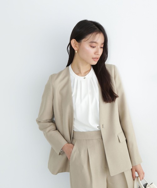 NATURAL BEAUTY BASIC(ナチュラルビューティーベーシック)の「◇シャークスキンSETUPシリーズ ノーカラージャケット(ノーカラージャケット・レディース・ベージュ/ネイビー・SMALL/MEDIUM)」の3枚目の写真