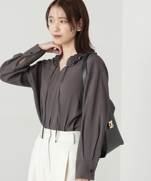 N.（N. Natural Beauty Basic）（エヌエヌナチュラルビューティーベーシック）の「◆ネックフリルディテールブラウス（シャツ/ブラウス・レディース・オフホワイト/ブルー/チャコールグレー・MEDIUM）」の13枚目の写真