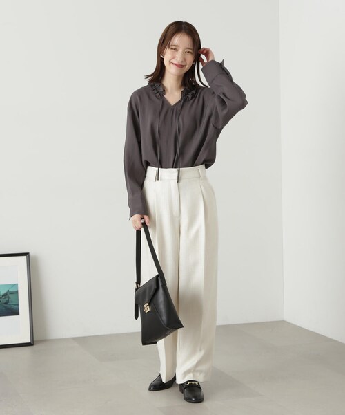 N.（N. Natural Beauty Basic）（エヌエヌナチュラルビューティーベーシック）の「◆ネックフリルディテールブラウス（シャツ/ブラウス・レディース・オフホワイト/ブルー/チャコールグレー・MEDIUM）」の15枚目の写真