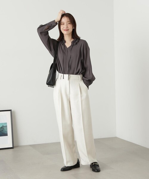 N.（N. Natural Beauty Basic）（エヌエヌナチュラルビューティーベーシック）の「◆ネックフリルディテールブラウス（シャツ/ブラウス・レディース・オフホワイト/ブルー/チャコールグレー・MEDIUM）」の17枚目の写真