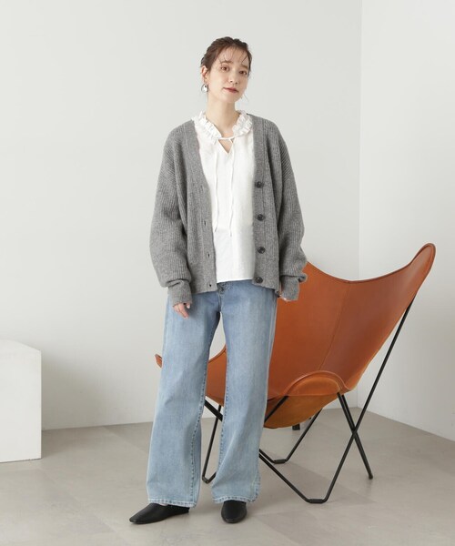 N.（N. Natural Beauty Basic）（エヌエヌナチュラルビューティーベーシック）の「◆ネックフリルディテールブラウス（シャツ/ブラウス・レディース・オフホワイト/ブルー/チャコールグレー・MEDIUM）」の6枚目の写真