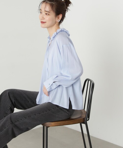 N.（N. Natural Beauty Basic）（エヌエヌナチュラルビューティーベーシック）の「◆ネックフリルディテールブラウス（シャツ/ブラウス・レディース・オフホワイト/ブルー/チャコールグレー・MEDIUM）」の21枚目の写真