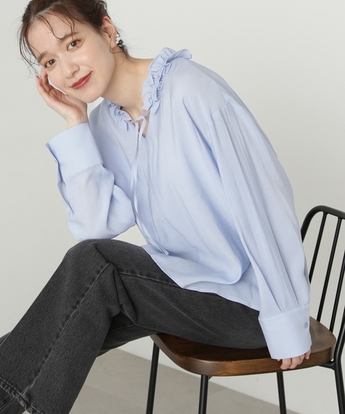 N.（N. Natural Beauty Basic）（エヌエヌナチュラルビューティーベーシック）の「◆ネックフリルディテールブラウス（シャツ/ブラウス・レディース・オフホワイト/ブルー/チャコールグレー・MEDIUM）」の3枚目の写真