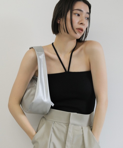 select MOCA(セレクトモカ)の「ホルターネック風カップ付キャミソール(キャミソール・レディース・グレイッシュベージュ/ブラック/アイボリー・FREE)」の7枚目の写真