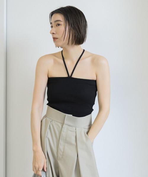 select MOCA(セレクトモカ)の「ホルターネック風カップ付キャミソール(キャミソール・レディース・グレイッシュベージュ/ブラック/アイボリー・FREE)」の10枚目の写真