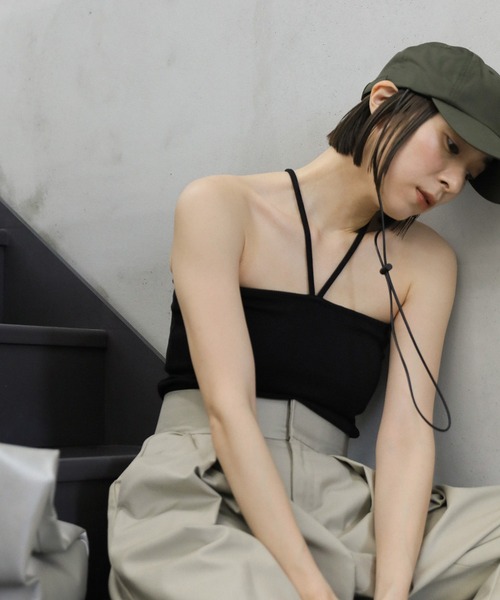 select MOCA(セレクトモカ)の「ホルターネック風カップ付キャミソール(キャミソール・レディース・グレイッシュベージュ/ブラック/アイボリー・FREE)」の6枚目の写真