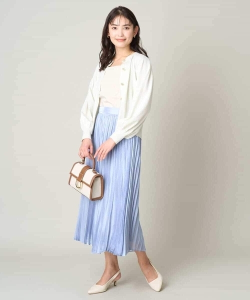 a.v.v(アーヴェヴェ)の「グロッシーサテンプリーツスカート(スカート・レディース・ダークインディゴブルー/チャコールグレー/ベージュ・40/38/36/42/34)」の5枚目の写真