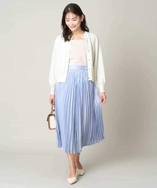 a.v.v(アーヴェヴェ)の「グロッシーサテンプリーツスカート(スカート・レディース・ダークインディゴブルー/チャコールグレー/ベージュ・40/38/36/42/34)」の6枚目の写真