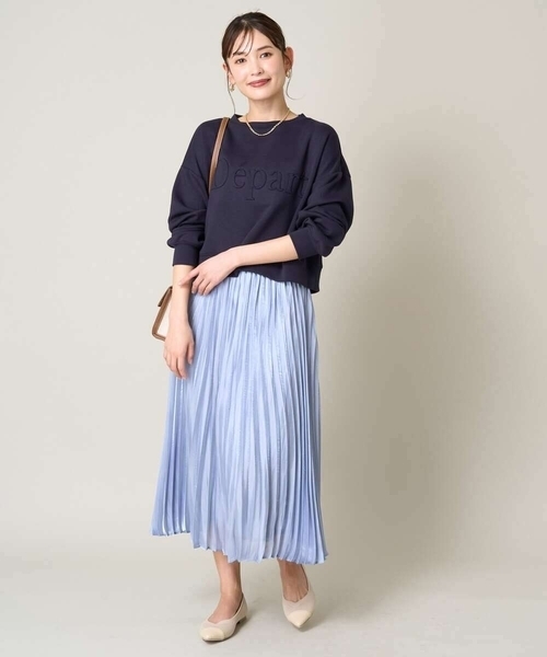 a.v.v(アーヴェヴェ)の「グロッシーサテンプリーツスカート(スカート・レディース・ダークインディゴブルー/チャコールグレー/ベージュ・40/38/36/42/34)」の10枚目の写真