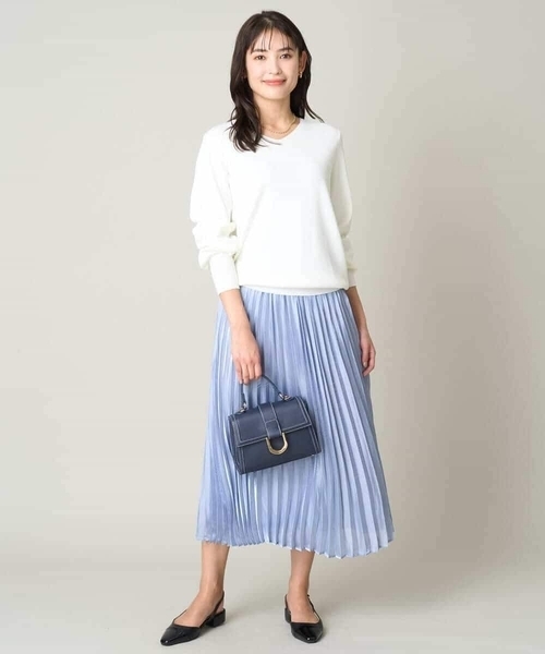 a.v.v(アーヴェヴェ)の「グロッシーサテンプリーツスカート(スカート・レディース・ダークインディゴブルー/チャコールグレー/ベージュ・40/38/36/42/34)」の15枚目の写真