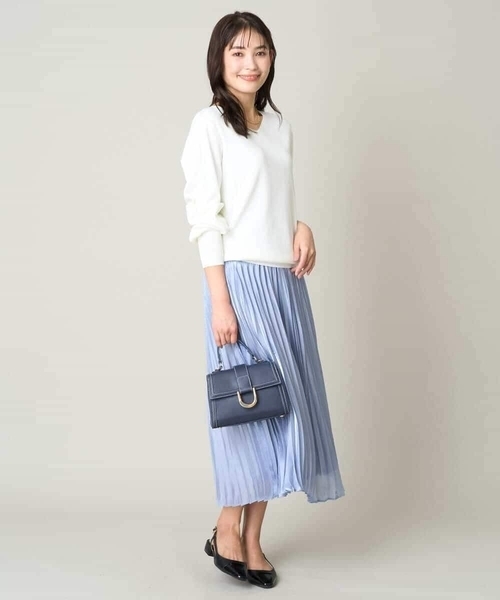 a.v.v(アーヴェヴェ)の「グロッシーサテンプリーツスカート(スカート・レディース・ダークインディゴブルー/チャコールグレー/ベージュ・40/38/36/42/34)」の16枚目の写真