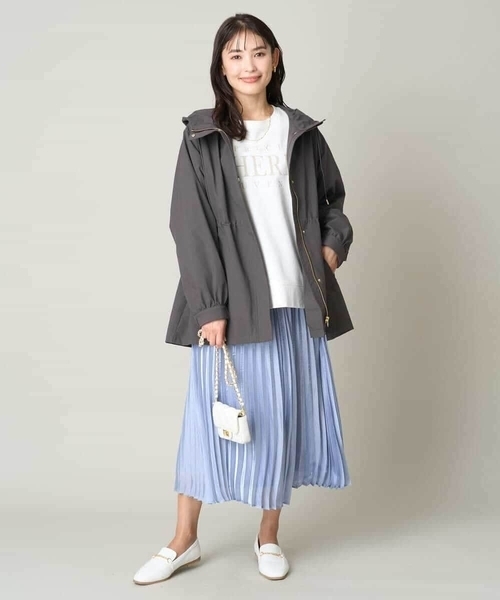 a.v.v(アーヴェヴェ)の「グロッシーサテンプリーツスカート(スカート・レディース・ダークインディゴブルー/チャコールグレー/ベージュ・40/38/36/42/34)」の17枚目の写真