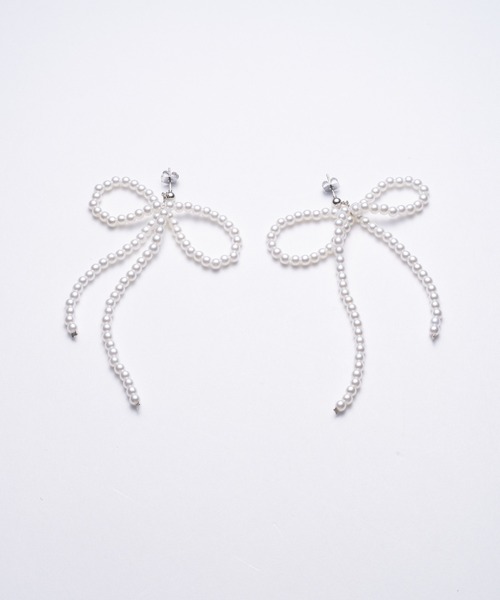 one after another NICE CLAUP（ワンアフターアナザーナイスクラップ）の「パールリボンピアス/イヤリング（イヤリング・レディース・ホワイト系その他/ホワイト・FREE）」の5枚目の写真