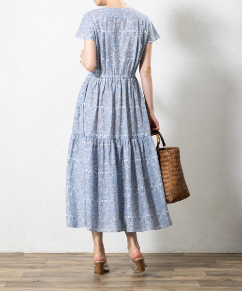 aunt lily(アントリリー)の「ブロックプリント カシュクールワンピース|ワンピース 総柄 ロング丈 ギャザー カシュクール きれいめ 体型カバー お出かけ 大人カジュアル(ワンピース・レディース・ブルー/ネイビー・13号/11号/9号/7号)」の5枚目の写真