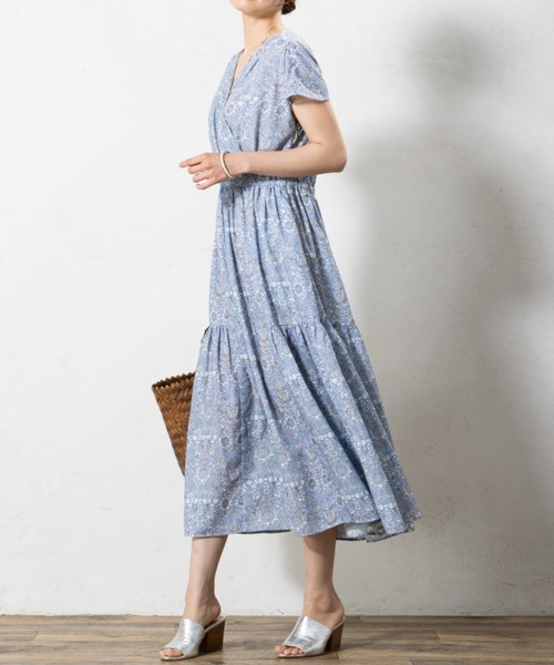 aunt lily(アントリリー)の「ブロックプリント カシュクールワンピース|ワンピース 総柄 ロング丈 ギャザー カシュクール きれいめ 体型カバー お出かけ 大人カジュアル(ワンピース・レディース・ブルー/ネイビー・13号/11号/9号/7号)」の6枚目の写真