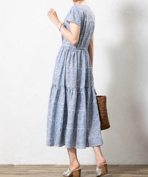 aunt lily(アントリリー)の「ブロックプリント カシュクールワンピース|ワンピース 総柄 ロング丈 ギャザー カシュクール きれいめ 体型カバー お出かけ 大人カジュアル(ワンピース・レディース・ブルー/ネイビー・13号/11号/9号/7号)」の8枚目の写真