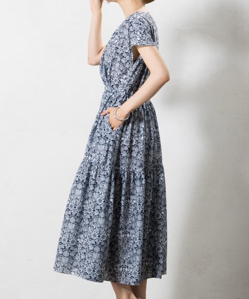 aunt lily(アントリリー)の「ブロックプリント カシュクールワンピース|ワンピース 総柄 ロング丈 ギャザー カシュクール きれいめ 体型カバー お出かけ 大人カジュアル(ワンピース・レディース・ブルー/ネイビー・13号/11号/9号/7号)」の10枚目の写真