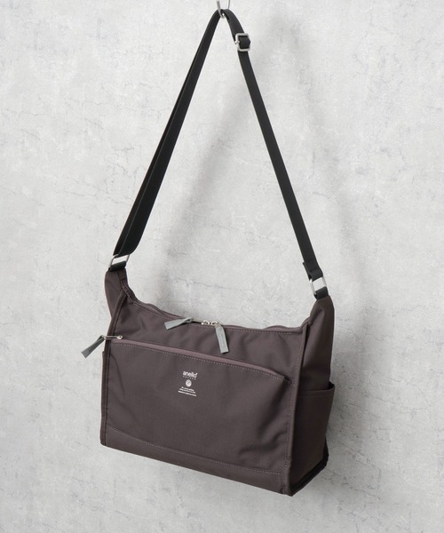 anello（アネロ）の「CABIN キャビン 撥水加工 10ポケット 大きめ ショルダーバッグ A5対応（ショルダーバッグ・レディース・グレイッシュベージュ/ブラック/スミクロ・FREE）」の2枚目の写真