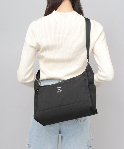 anello（アネロ）の「CABIN キャビン 撥水加工 10ポケット 大きめ ショルダーバッグ A5対応（ショルダーバッグ・レディース・グレイッシュベージュ/ブラック/スミクロ・FREE）」の19枚目の写真